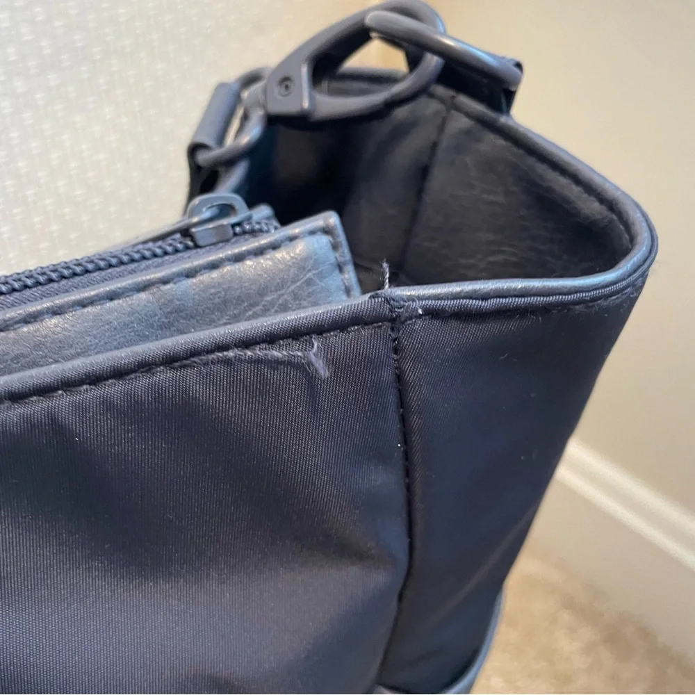 BÉIS The Diaper Bag in Navy